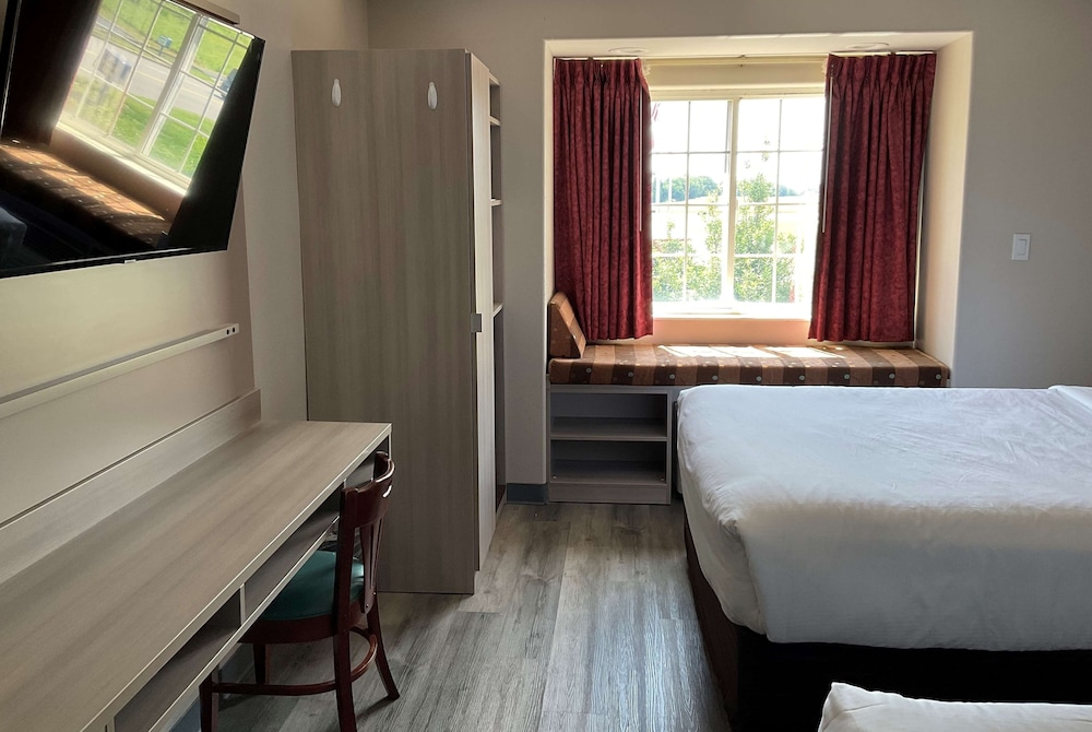 Microtel Inn And Suites Clarksville 16/30
