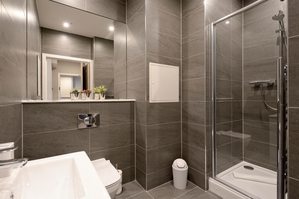 Destiny Scotland Apartments At Nelson Mandela Place 13/17