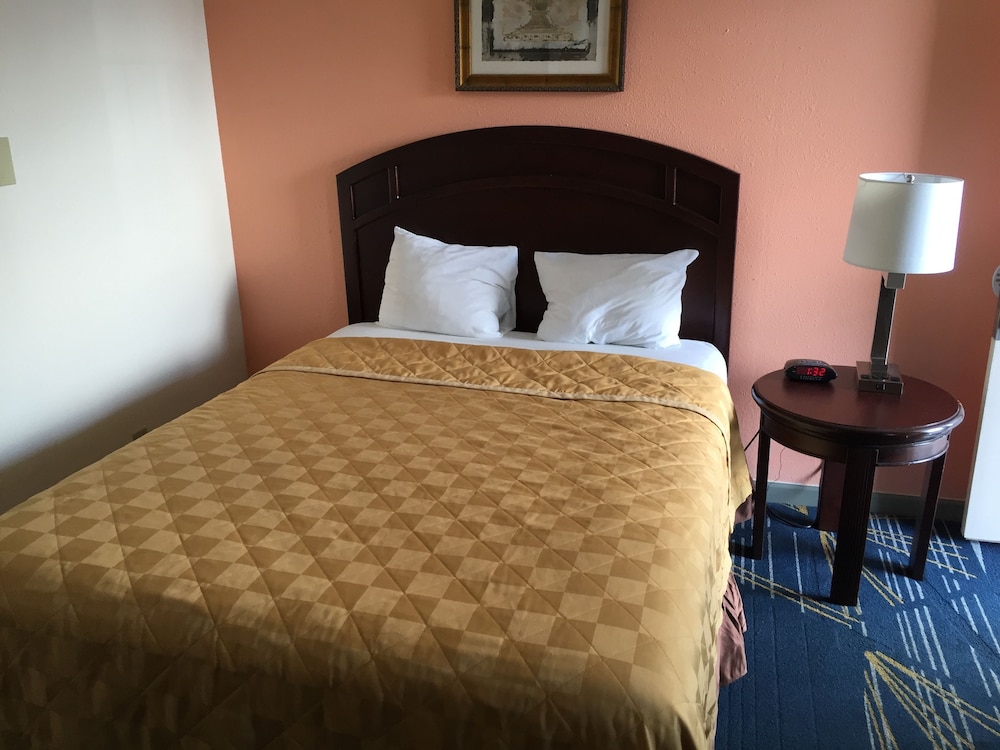 La Hacienda Motel 18/65