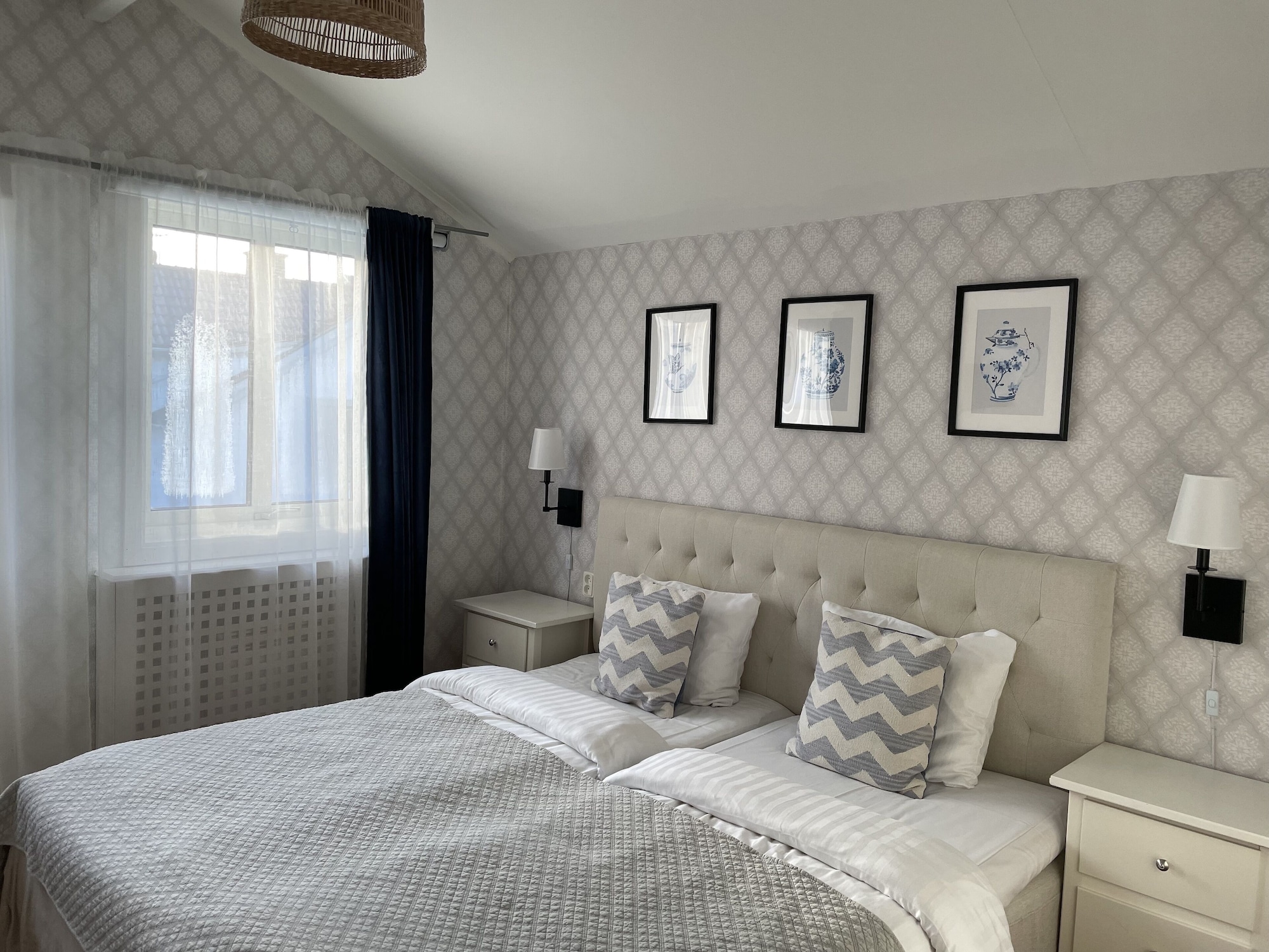 ROOM, DOUBLE BED