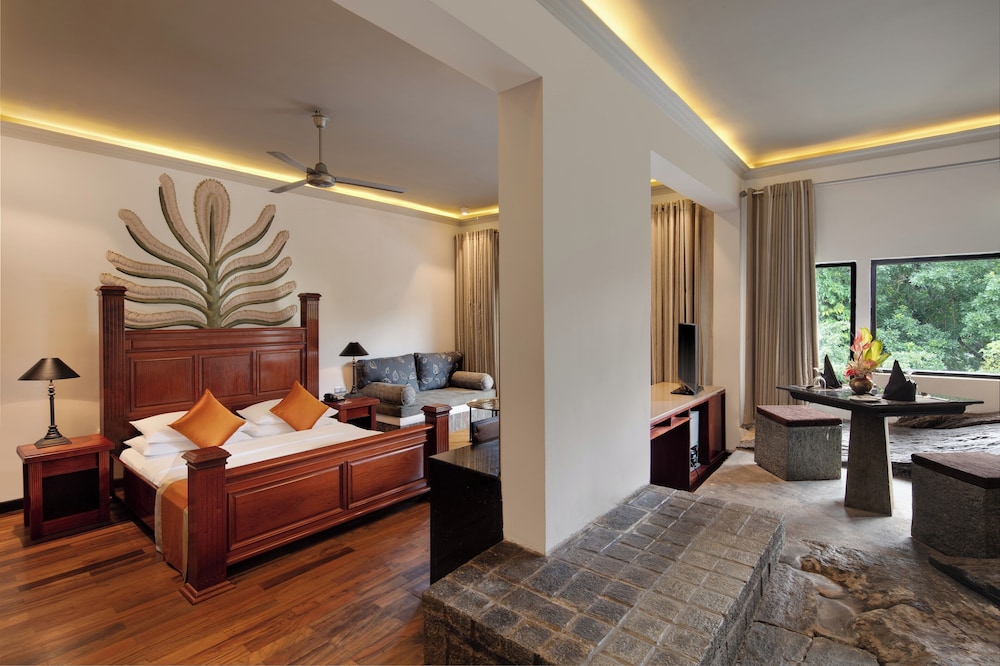 LUXURY, SUITE