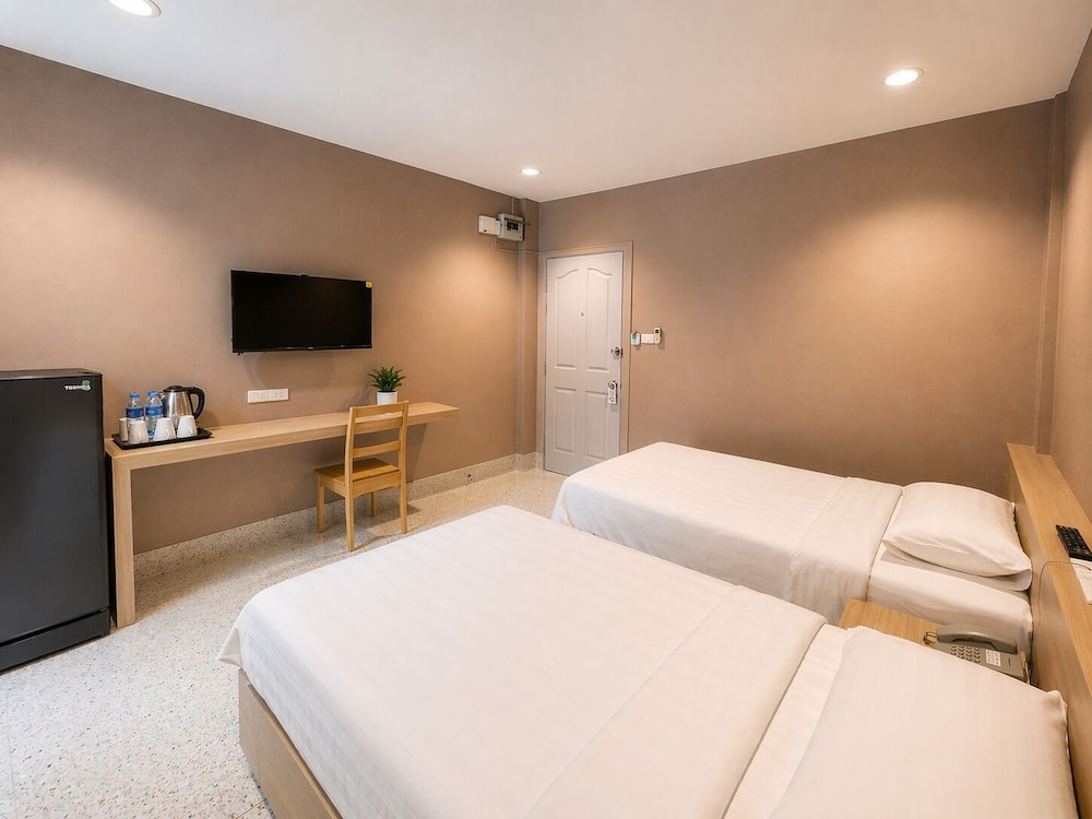 Superior, Twin Beds, The Fifth Residence 6/9
