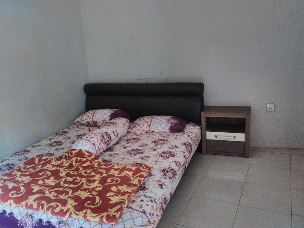 Nabila Syar i Guesthouse by ZUZU 6/19