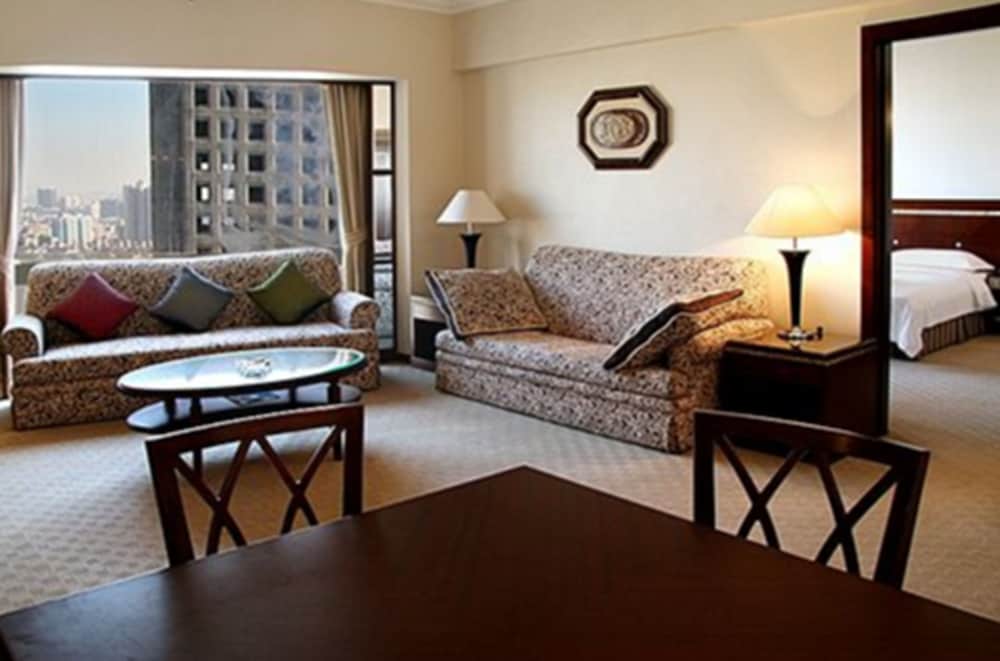 Rosedale Hotel And Suites 29/38