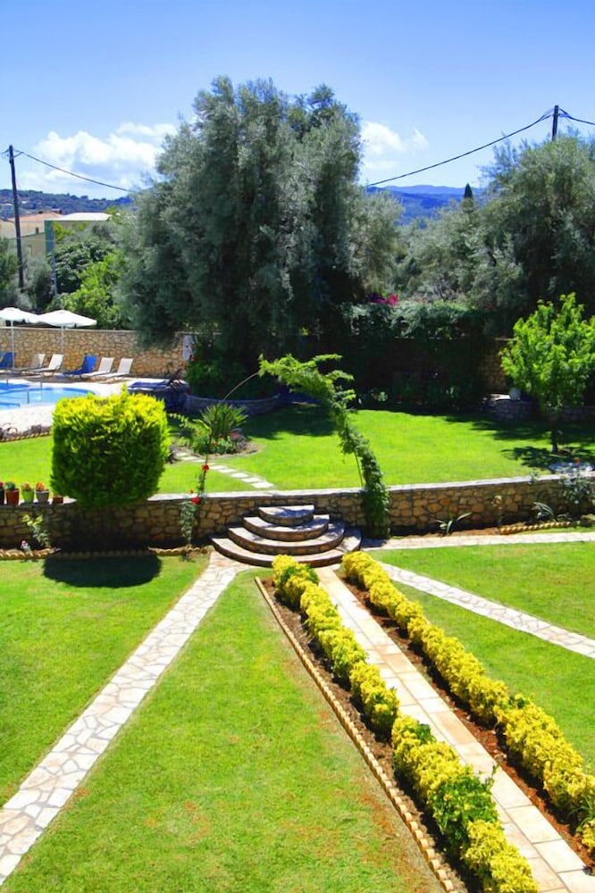 Saint Thomas Village 35/41