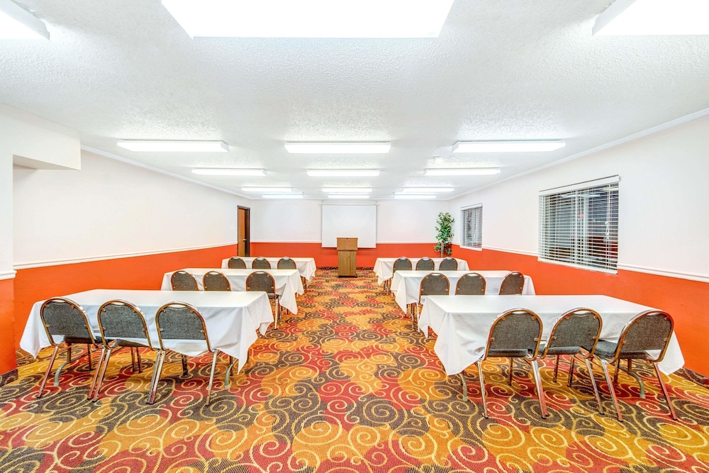 Super 8 By Wyndham Mckinney/Plano Area 14/22