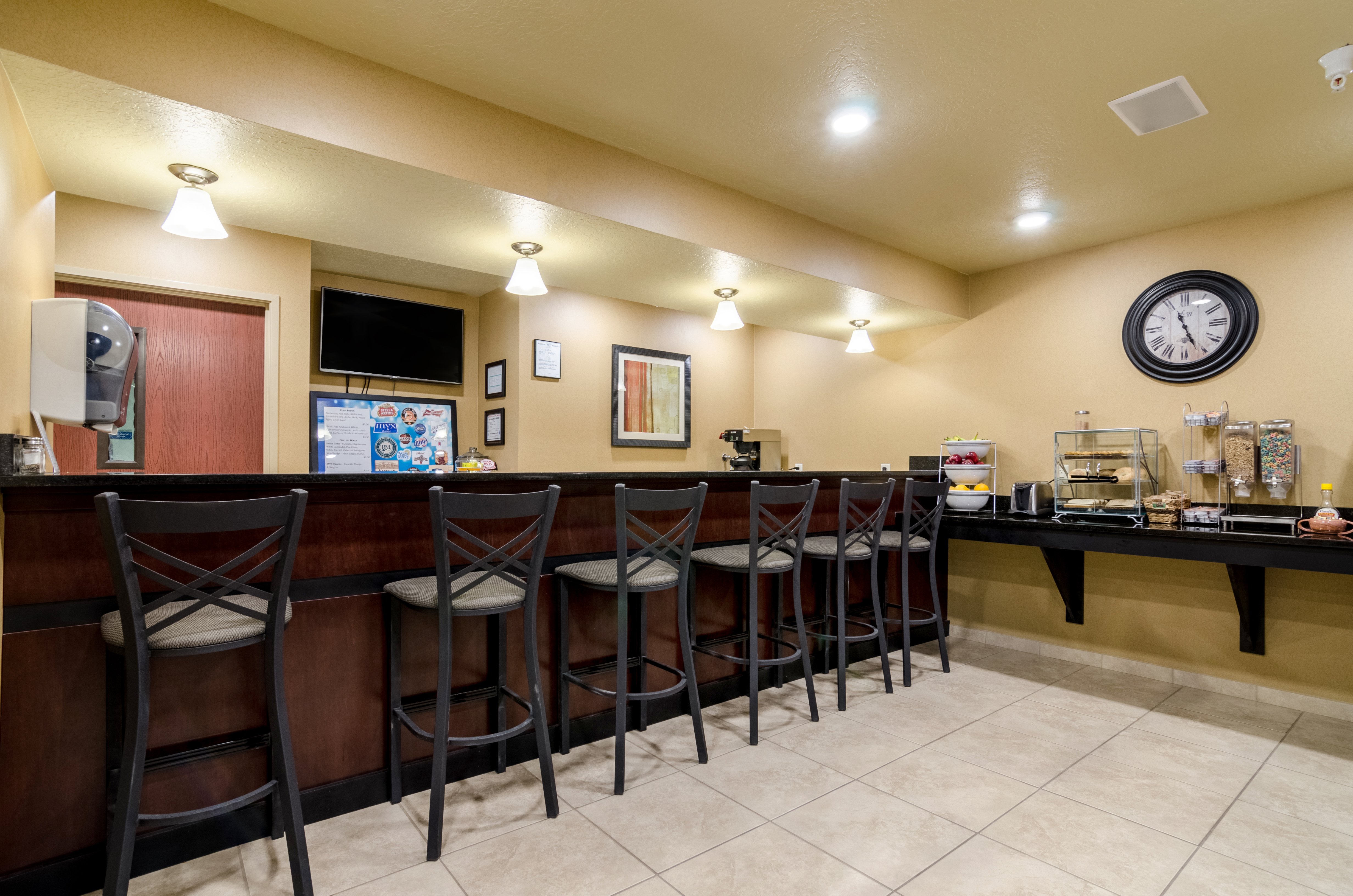 Cobblestone Inn and Suites Cambridge 27/38