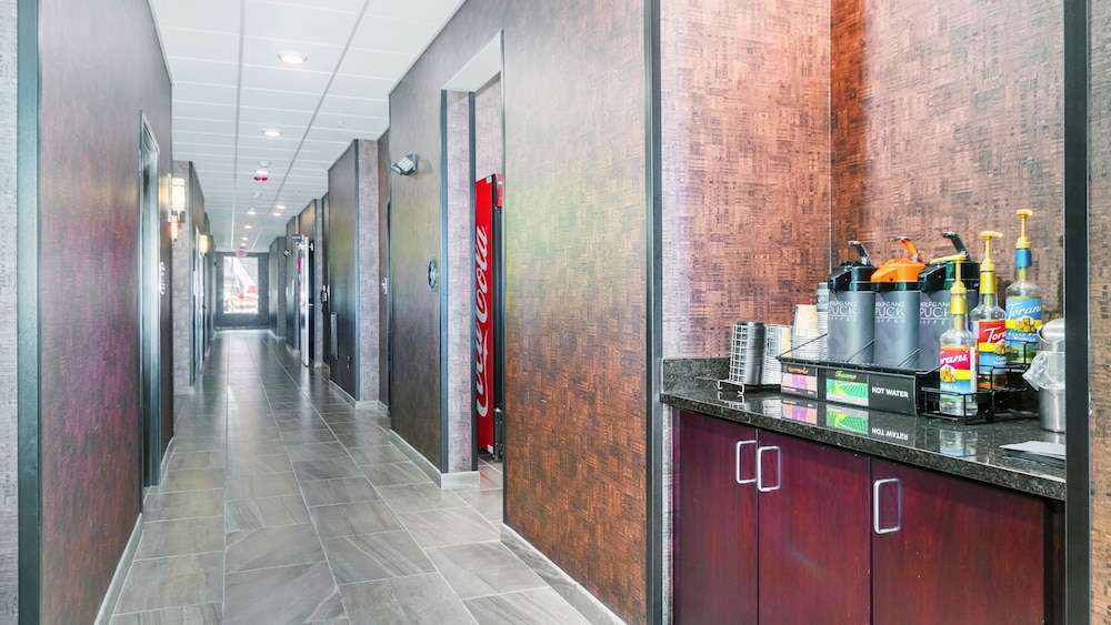 Cobblestone Hotel & Suites Janesville 38/38