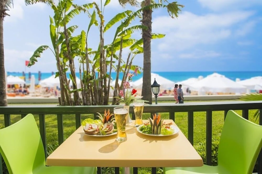 Sandy Beach Hotel 33/48