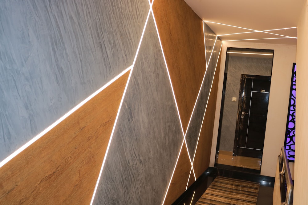 Hotel Modern 2/22