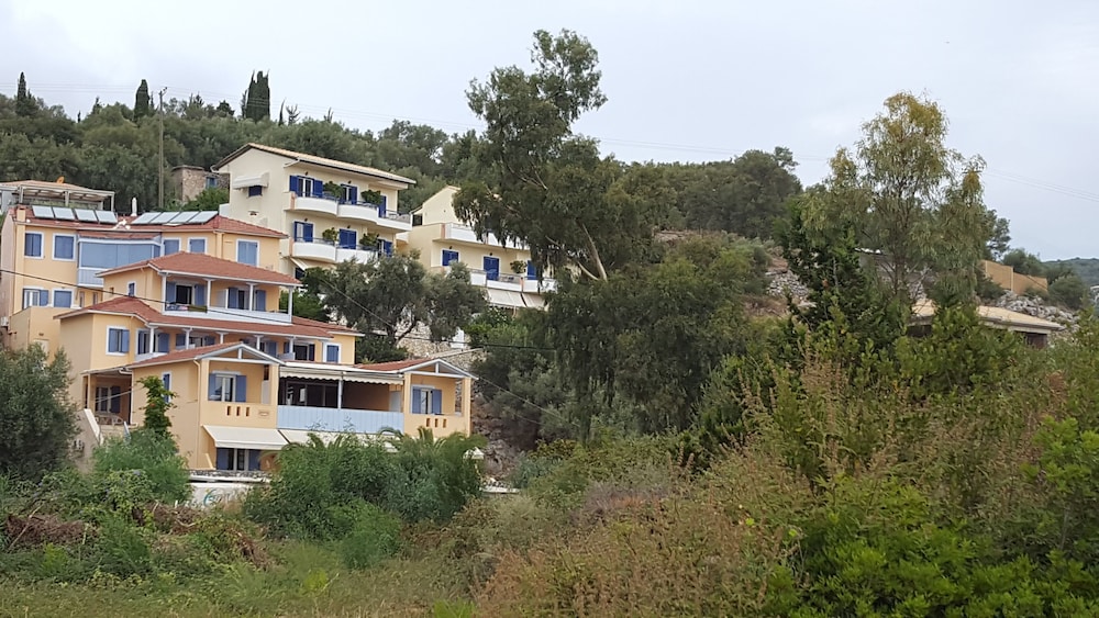 Ionio Hotel 70/74