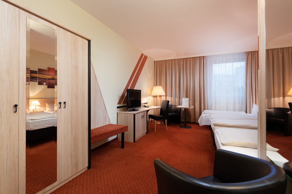 Novina Hotel Sudwestpark Nurnberg 48/68