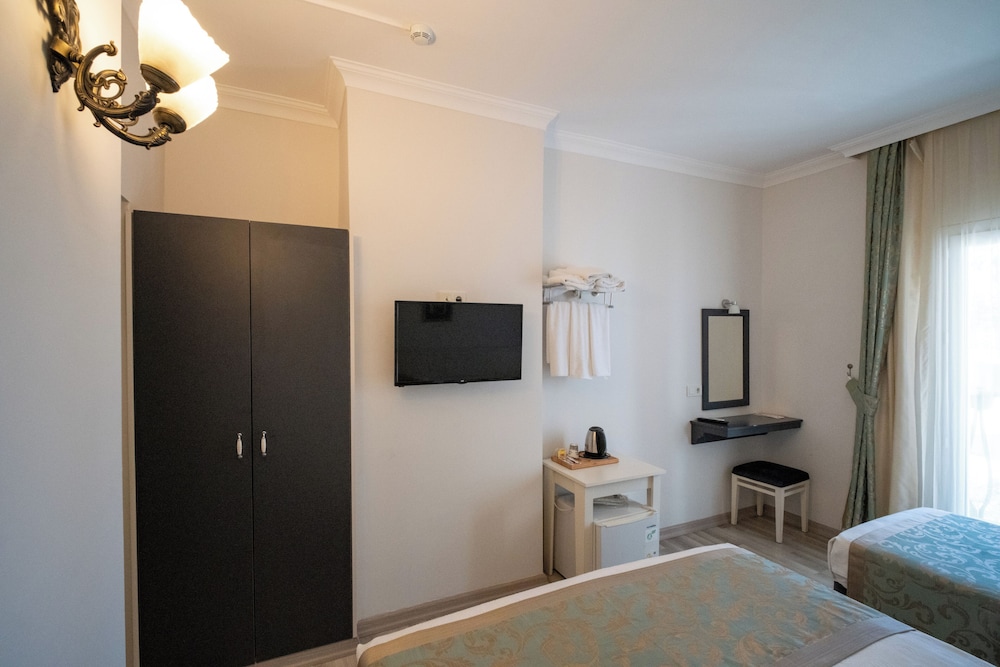 Artemis Hotel 45/69
