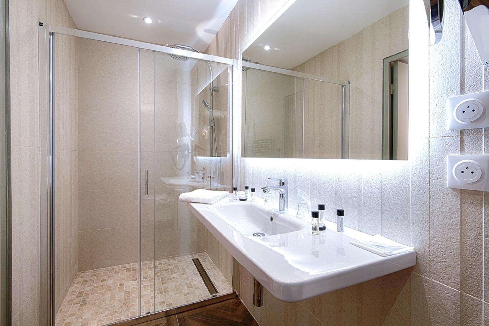 ROOM, DOUBLE BED, GARDEN AREA