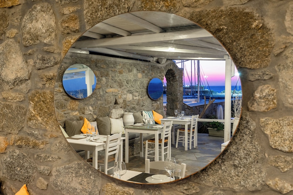 Olia Hotel 45/59