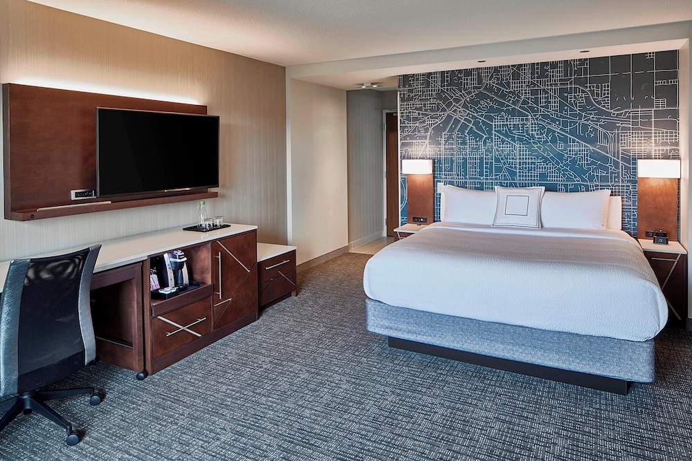 ROOM, DOUBLE BED