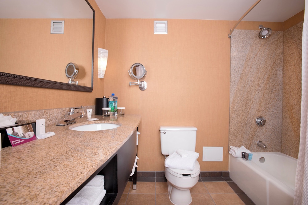Crowne Plaza Hotel Greenville I 385 Roper Mtn Rd 76/77