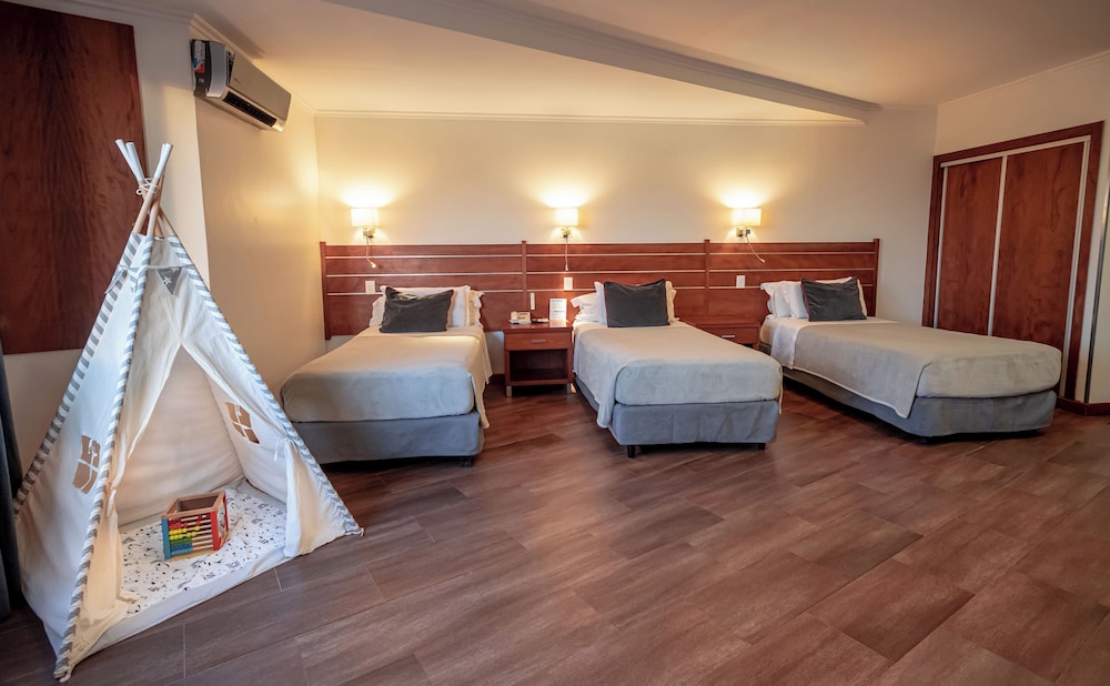 MASTER, SUPERIOR, TRIPLE, 3 BEDS