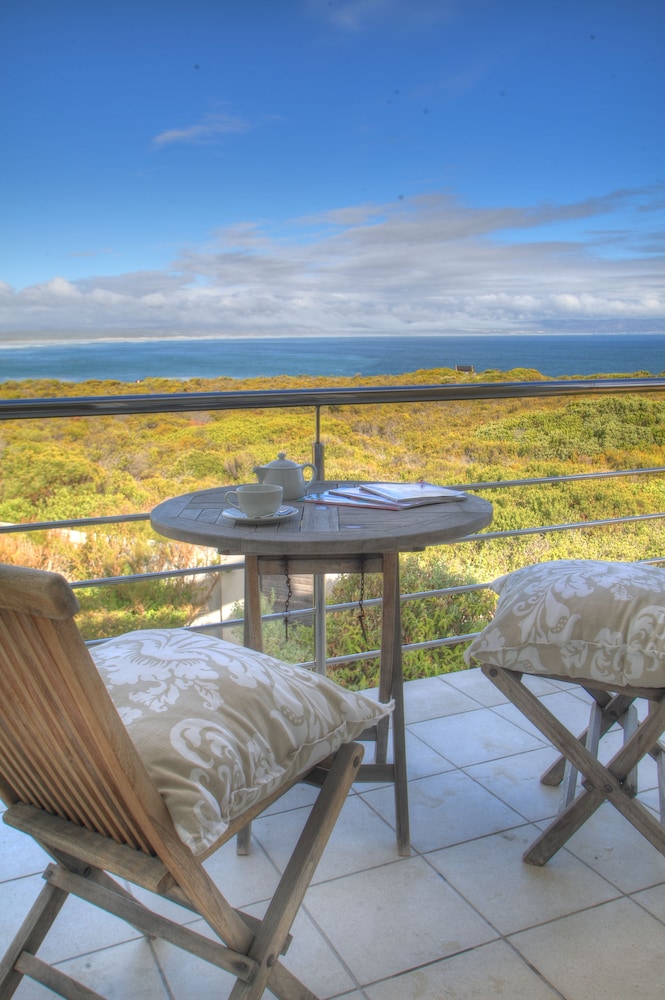 Abalone Guest Lodge 44/50