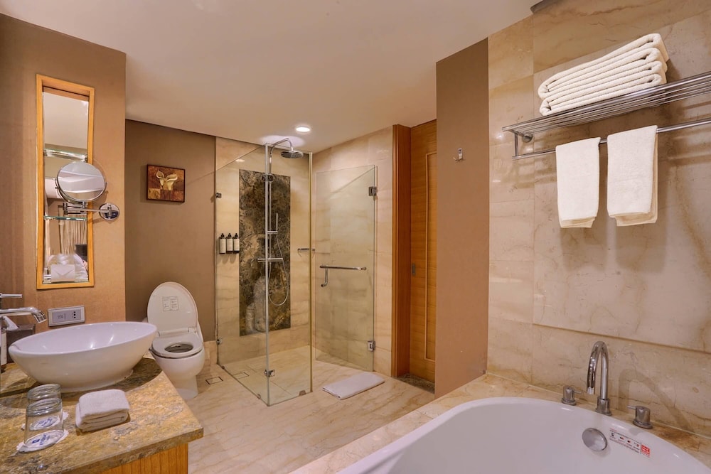 Deluxe, King Bed, Accessible, Wyndham Surabaya City Centre 10/10
