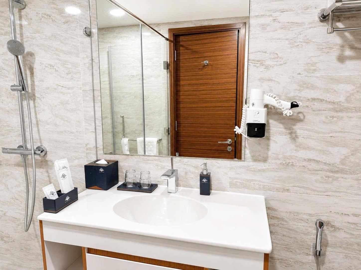 غرفة عائلية بسريرين كوين، QUEEN ANN HOTEL 8/8