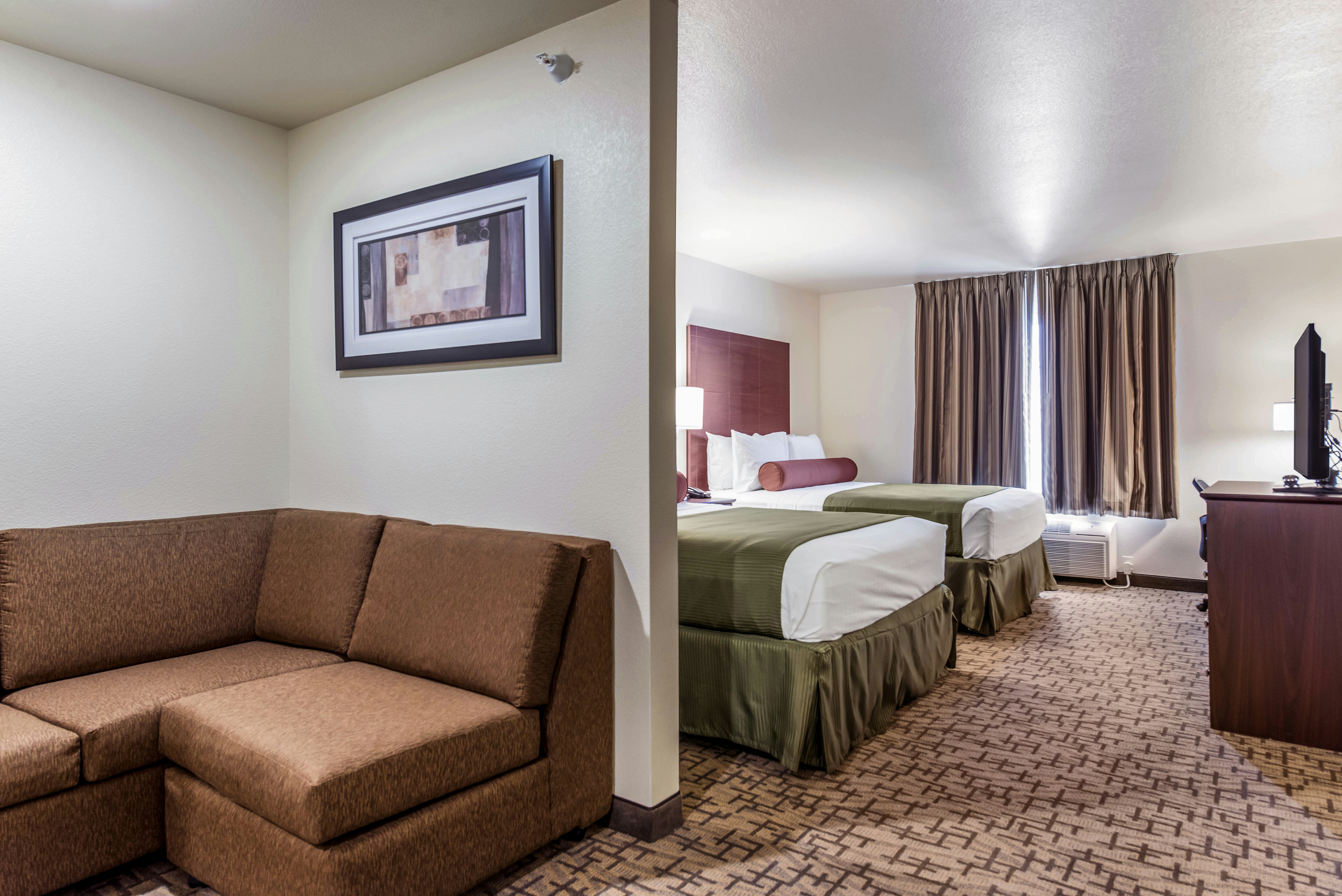 Cobblestone Hotel & Suites - Hutchinson 10/25
