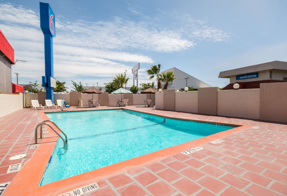 Motel6 El Paso, TX - Airport - Fort Bliss 33/44