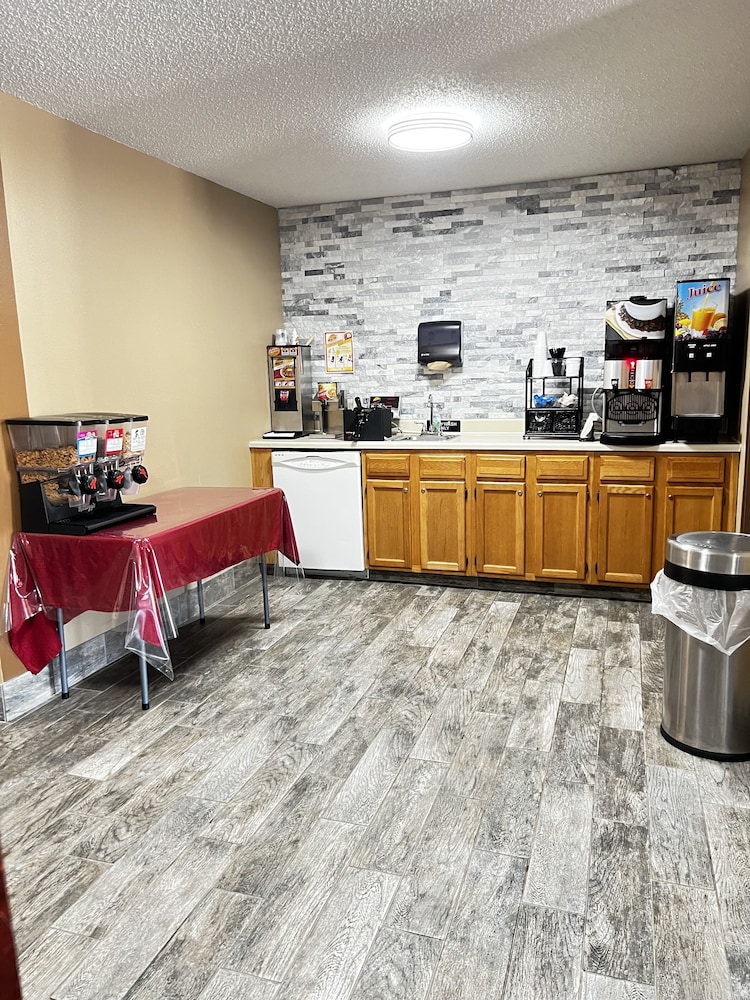 Designer Inn & Suites 8/69