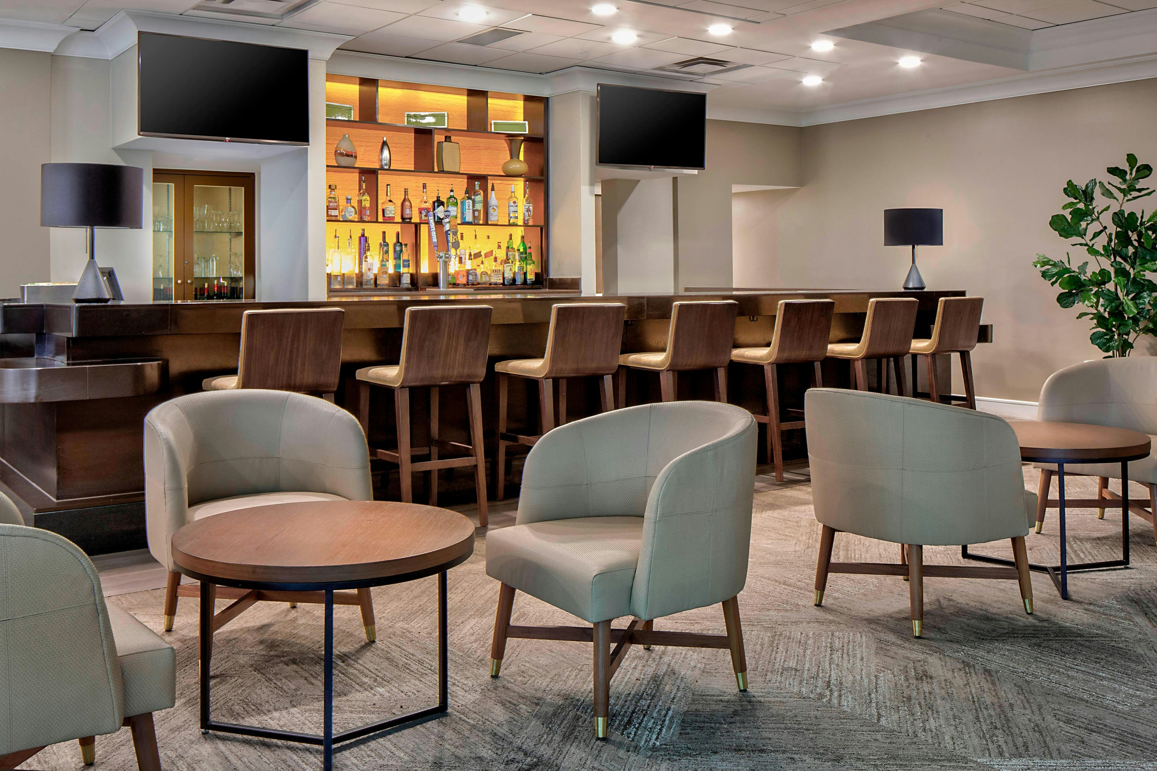 Sheraton Suites Market Center 33/49