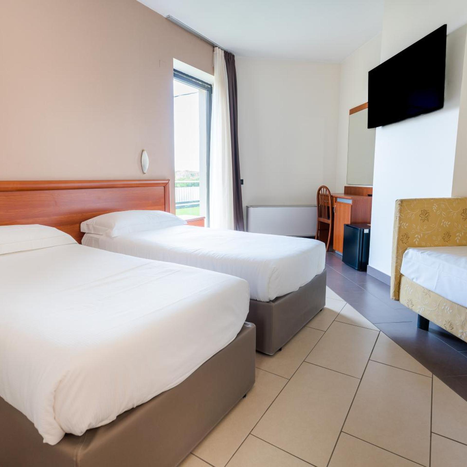 ROOM, TRIPLE, BALCONY