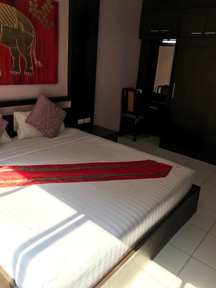 Zip Lounge And Apartments ( Ex. Zip Hotel & Bar) 11/36
