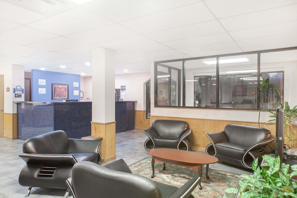 Days Inn by Wyndham Fayetteville 12/14