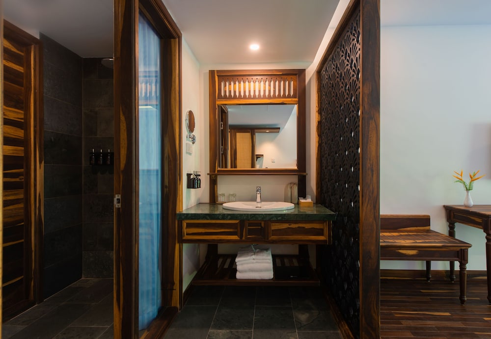 غرفة بسرير كينج بشرفة، Alibu Resort 4/4