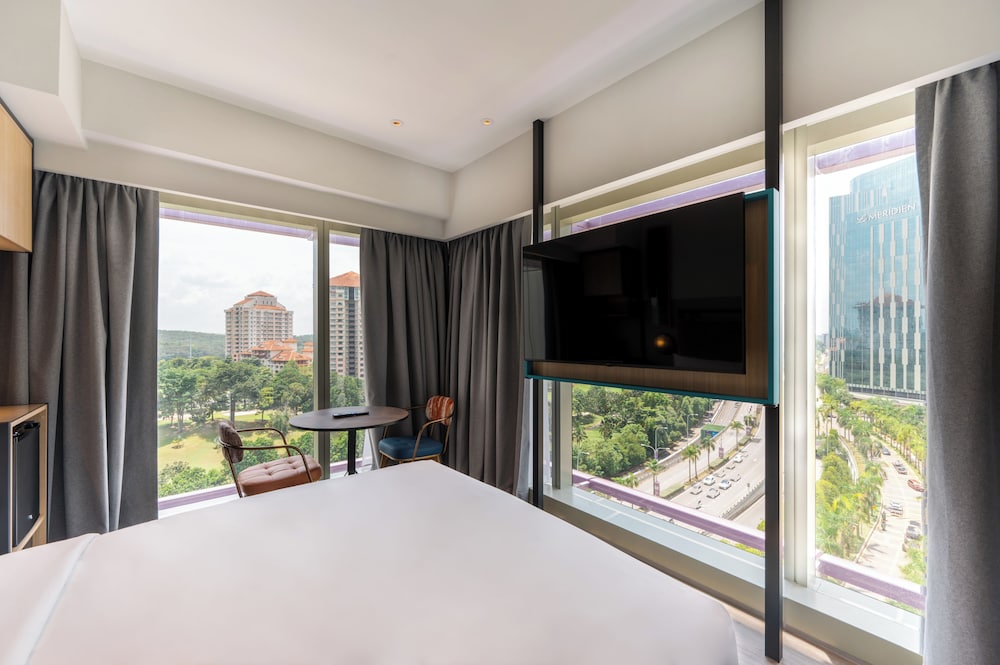 Moxy Putrajaya 8/40