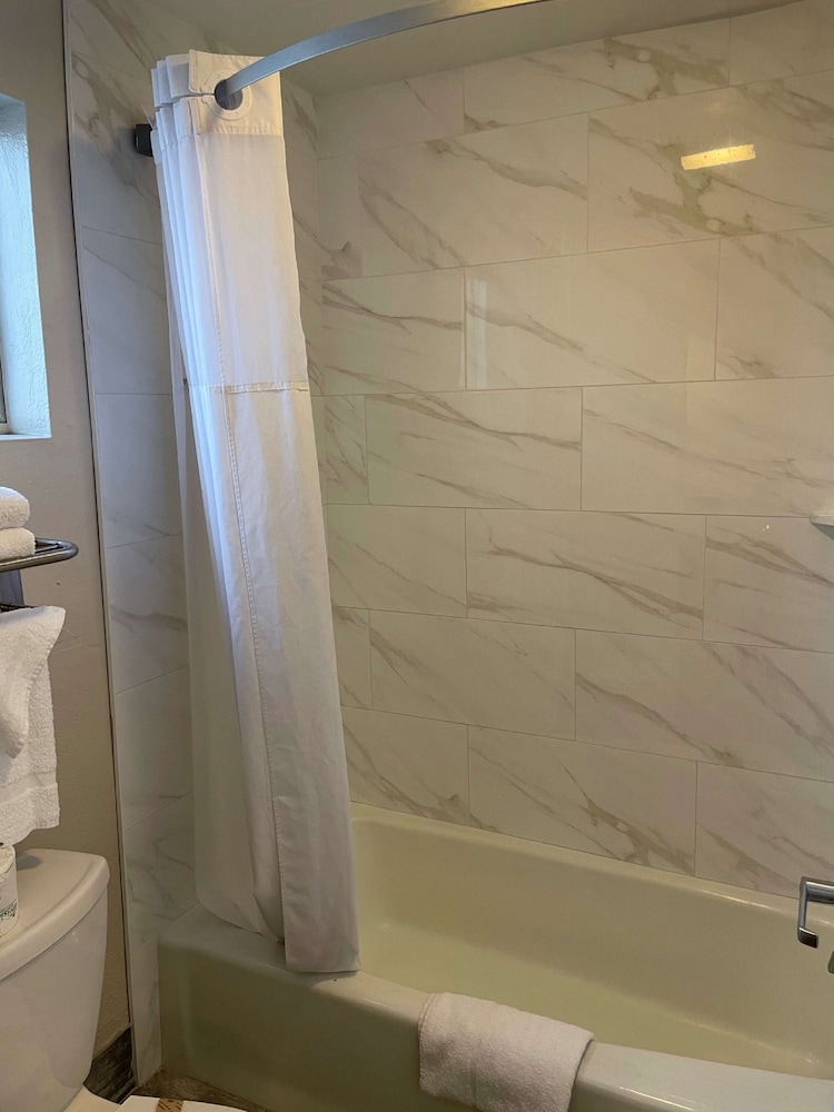 Standard, King Bed, SureStay Hotel by Best Western San Rafael 8/8