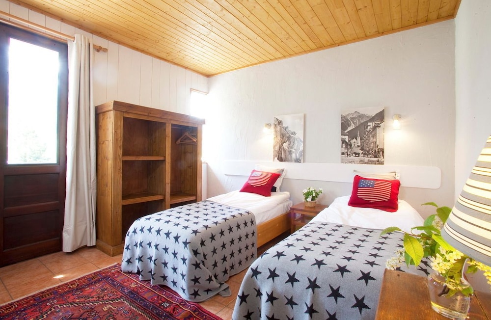 La Chaumiere Mountain Lodge 25/50