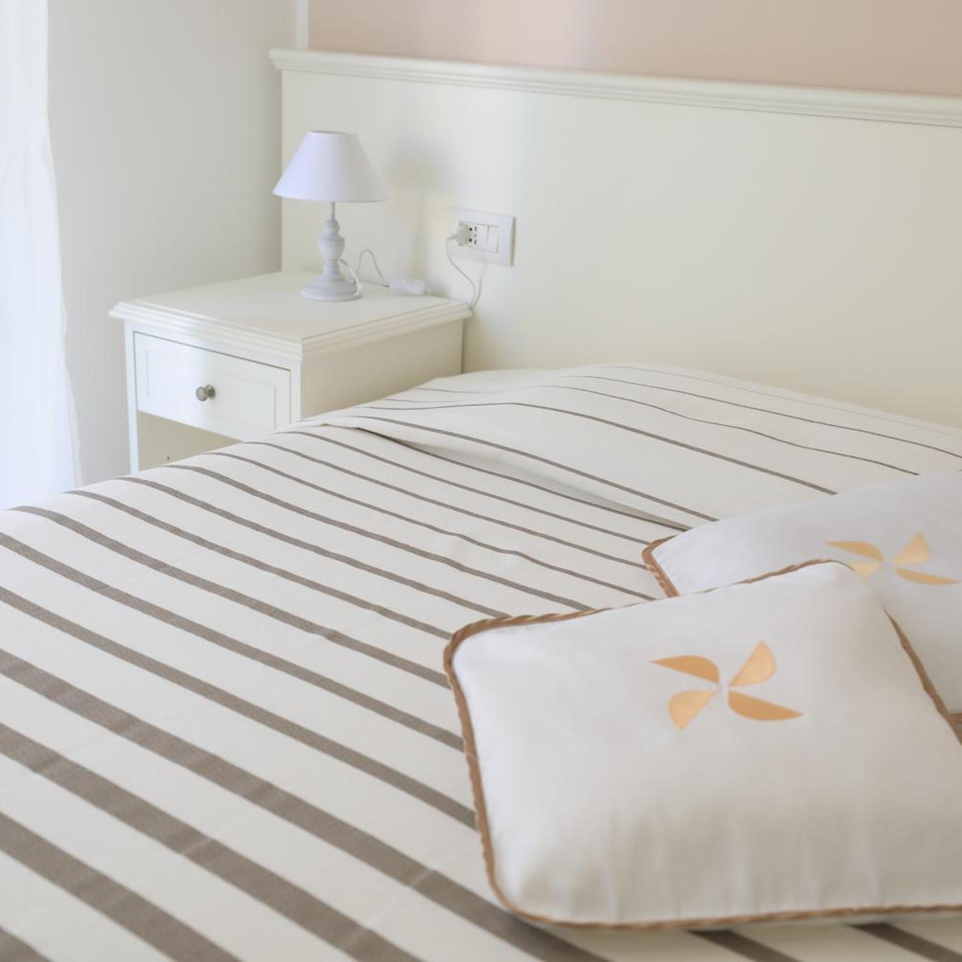 Room, Triple, Lateral Side Sea View, Balcony