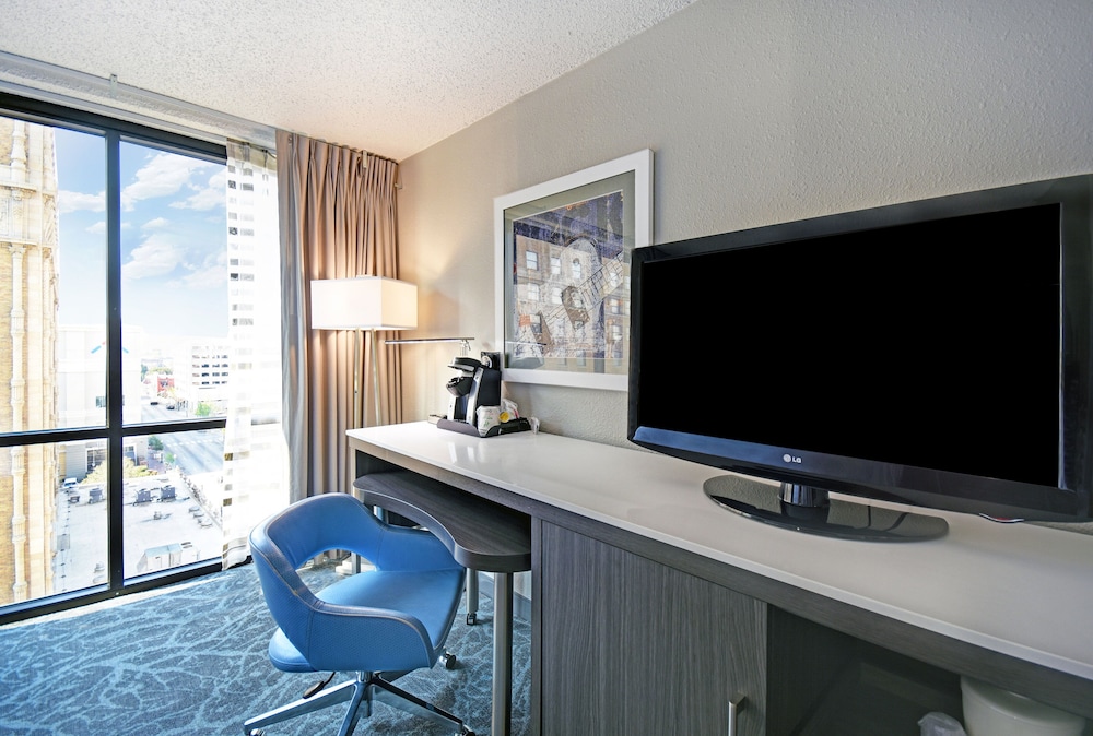 Holiday Inn Downtown Memphis 24/57