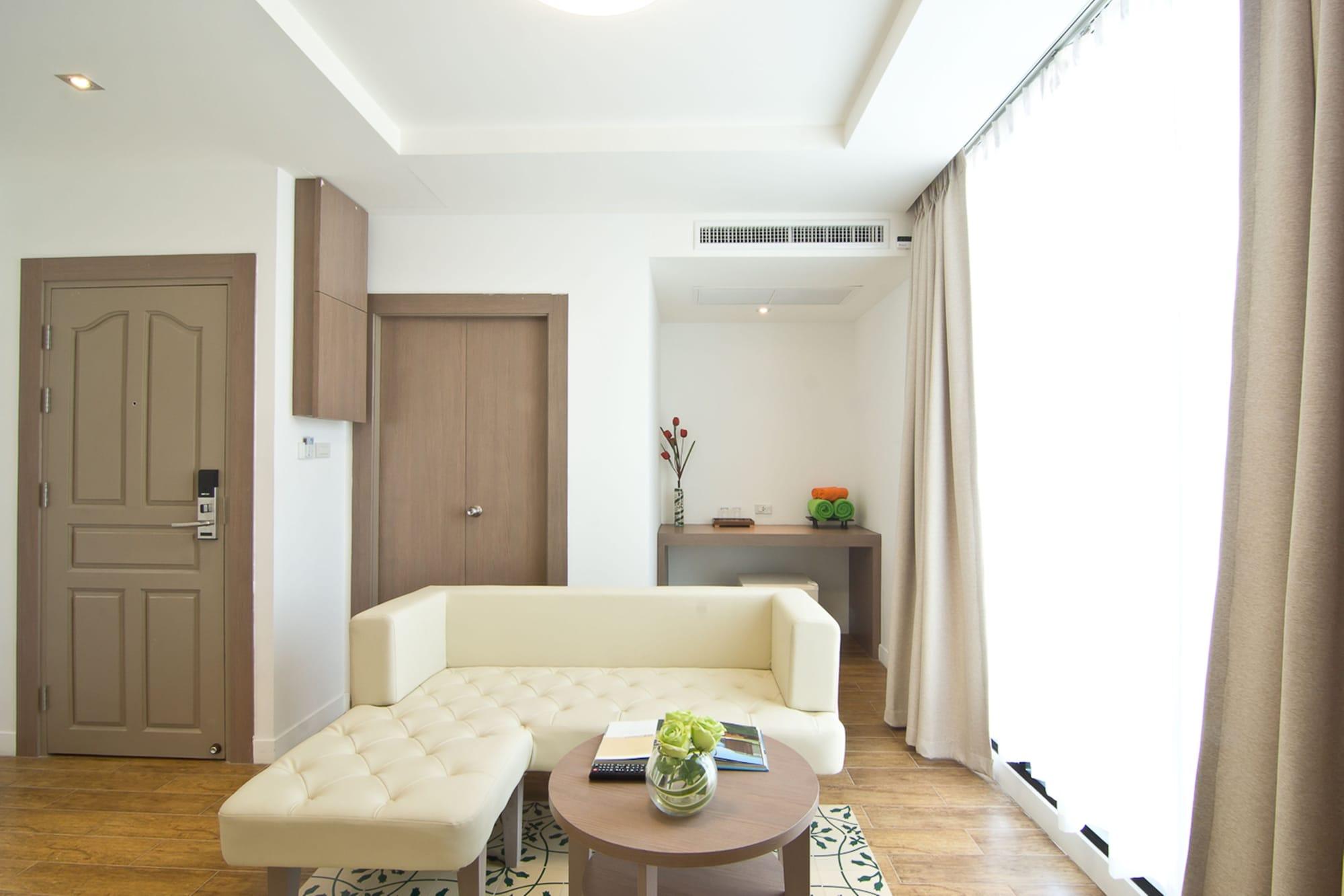 Tevan Jomtien Pattaya 35/50