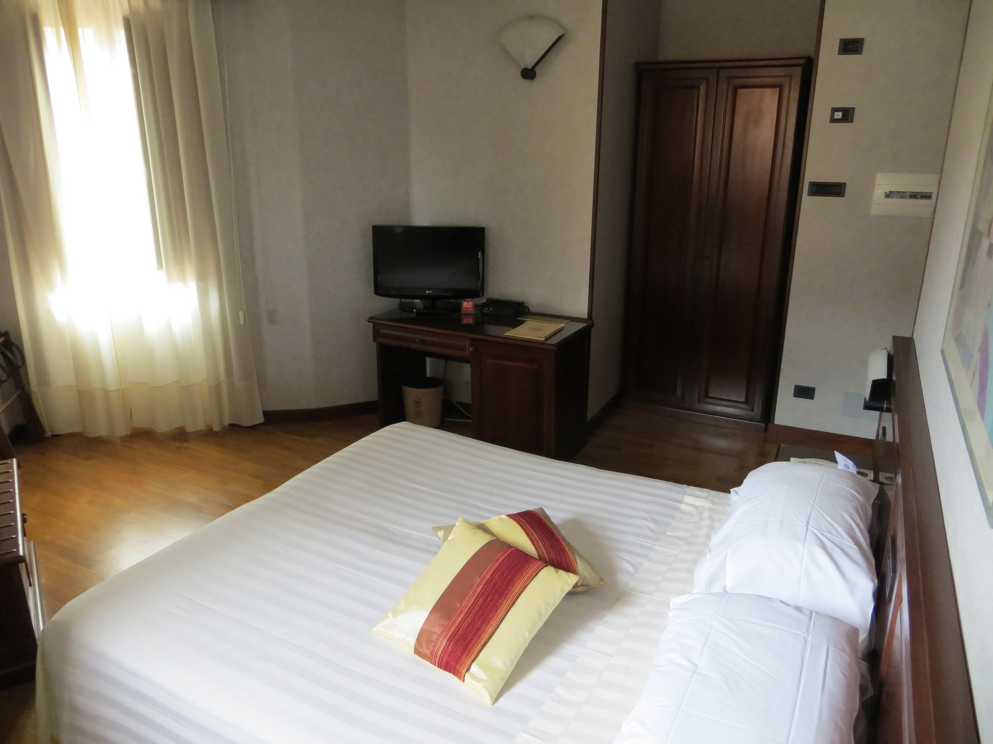 Room, Double Bed