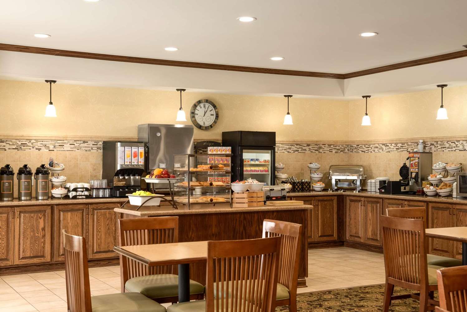 Country Inn & Suites By Radisson, Minot, ND 21/24