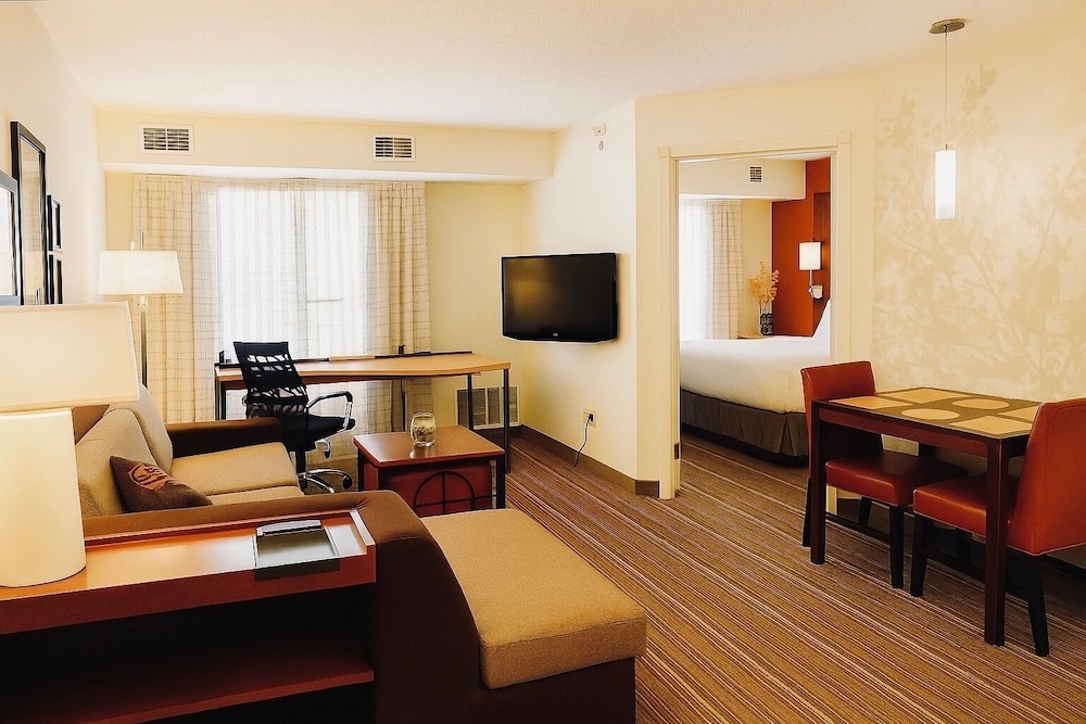 MainStay Suites Appleton Airport - Fox River Mall Area 29/46