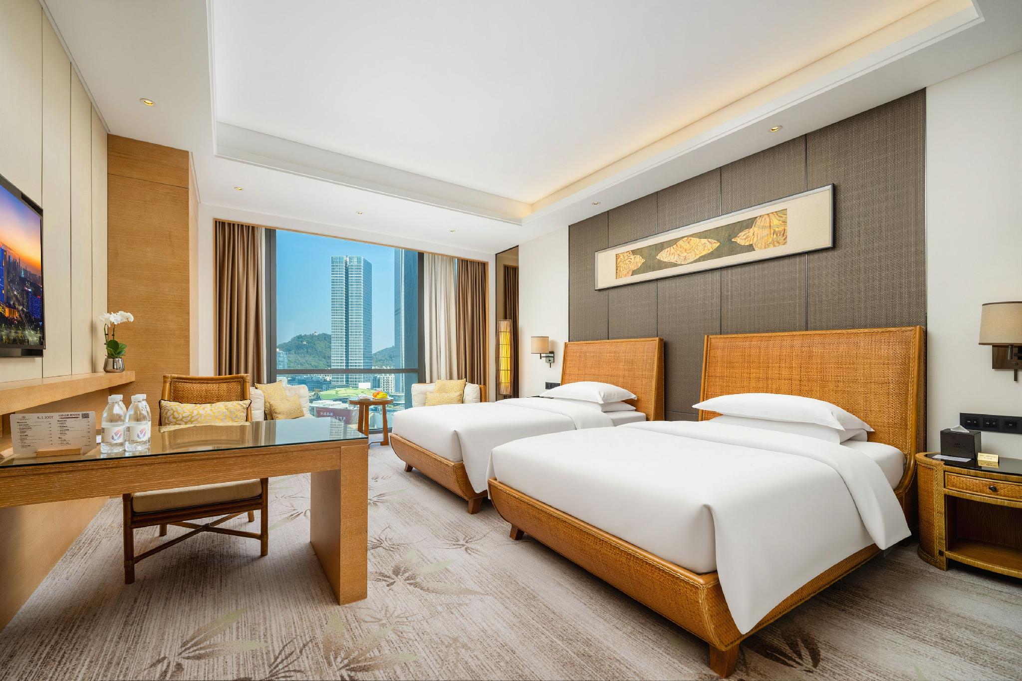 Superior, Twin Beds, Central Night View