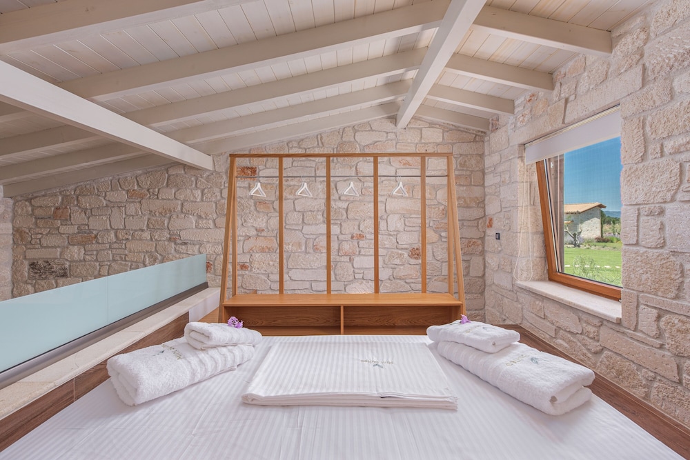 Mint Retreat Suites 6/42