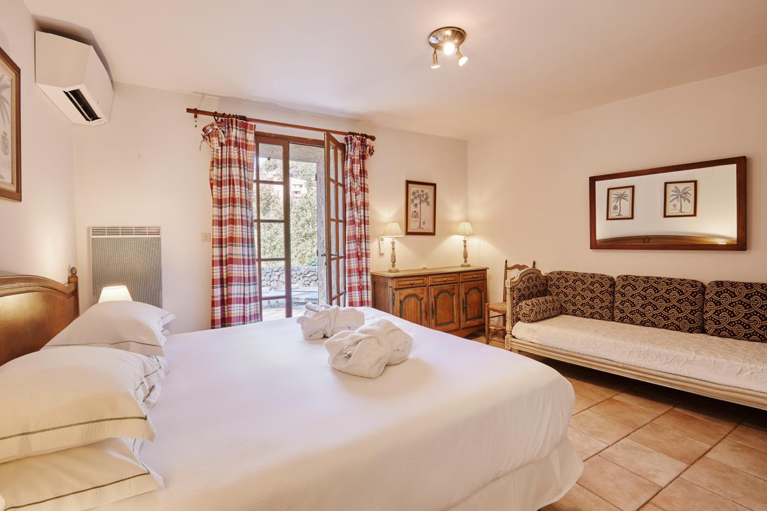 2 Bedrooms, Apartment, King Bed, 3 Beds