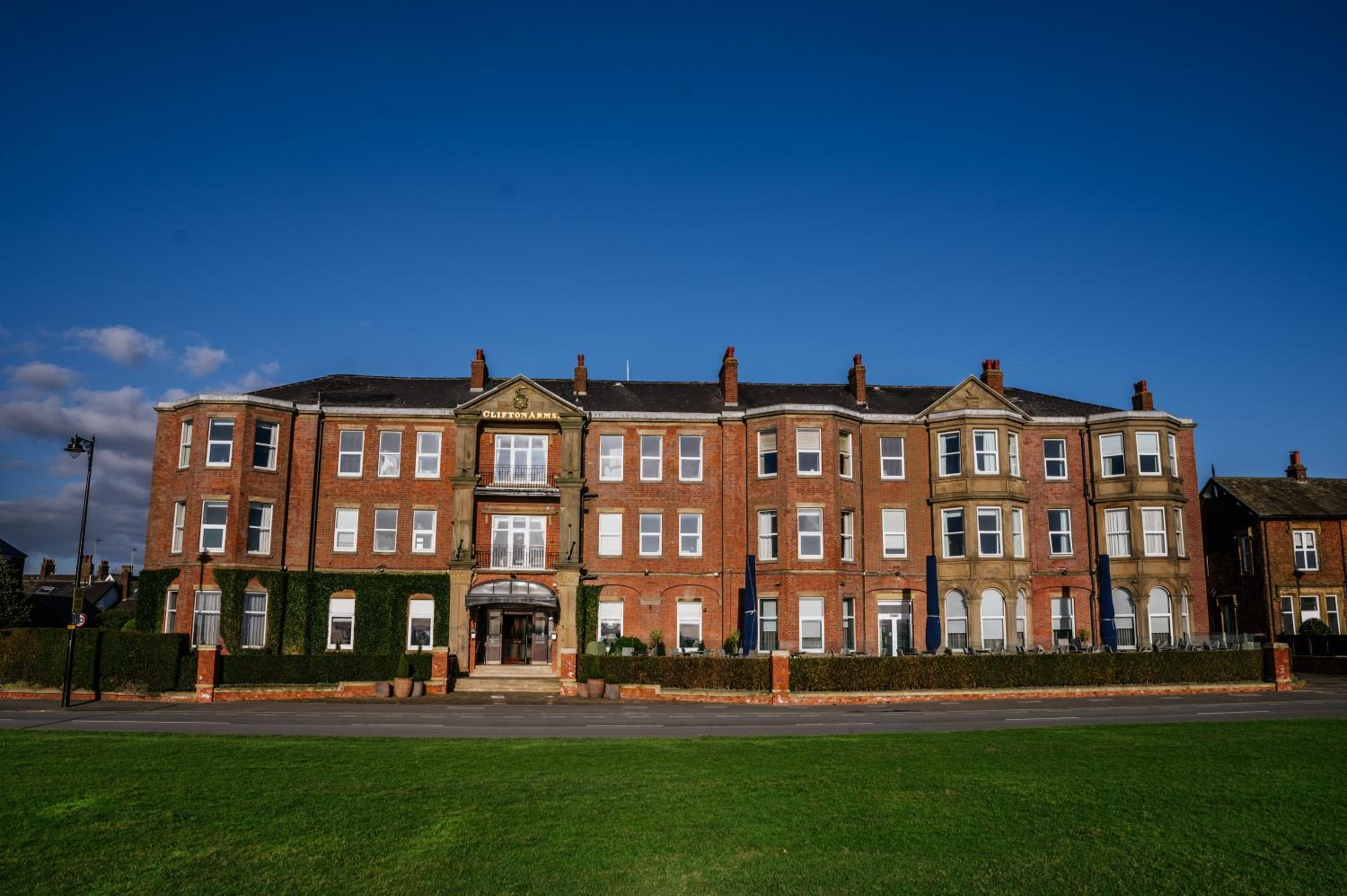 Clifton Arms Hotel 2/58