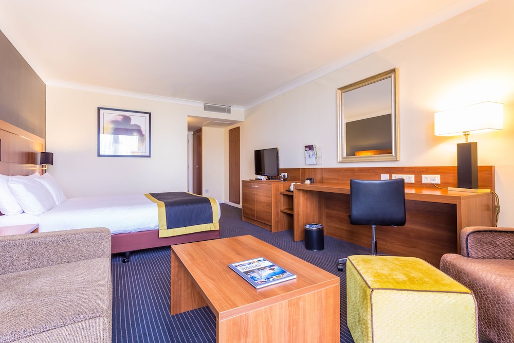Holiday Inn Newcastle Gosforth Park By IHG 27/76