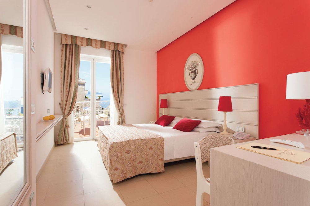 Connecting, 2 Queen Beds, Side Sea View, Balcony