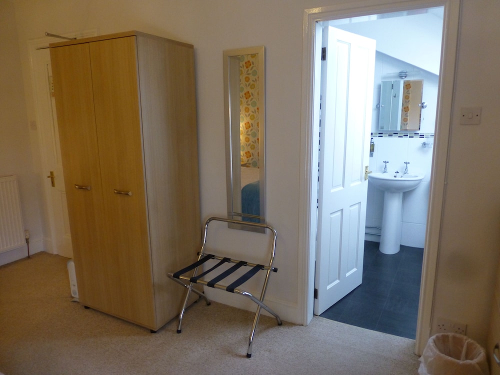Bryn Derwen Guest House 38/60