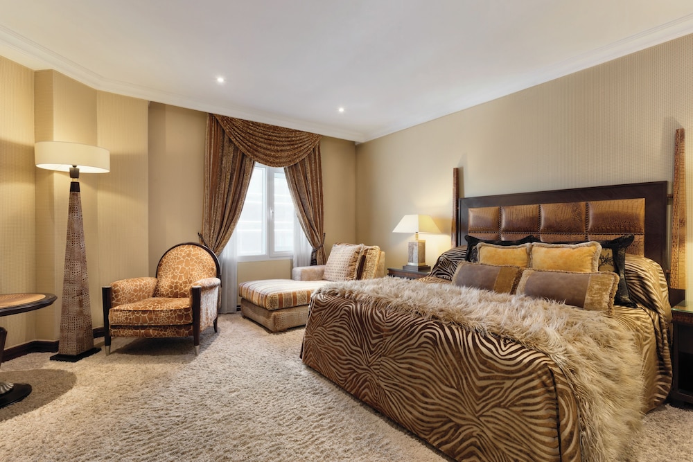 Royal, Pavilion, King Bed